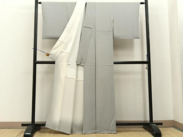 平和屋着物●加賀友禅の巨匠　初代　由水十久監修　色無地　白鼠色　鬼しぼ縮緬　反端付き　正絹　逸品　BAAY6240hj