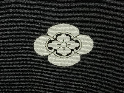 平和屋着物■豪華黒留袖　駒刺繍　孔雀花文　金彩　正絹　逸品　BAAY6308hj