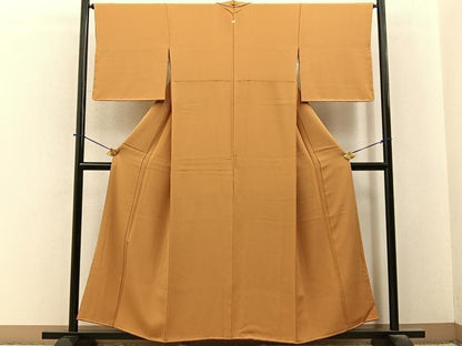 平和屋着物■上質な色無地　黄土色　正絹　逸品　未使用　BAAY6335hj