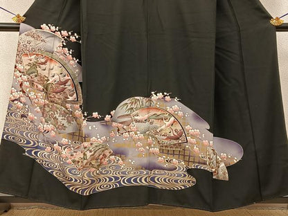 平和屋着物■豪華黒留袖　駒刺繍　飛鶴地紙花文　金彩　正絹　逸品　BAAY6597hj