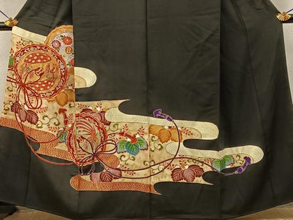 平和屋着物■豪華黒留袖　駒刺繍　鳳凰鏡裏花文　金彩　正絹　逸品　BAAY6732hj