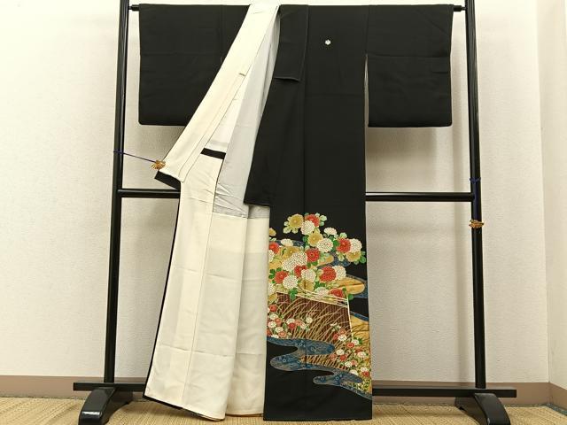 平和屋着物■豪華黒留袖　駒刺繍　流水菊文　金彩　正絹　逸品　BAAY6829hj