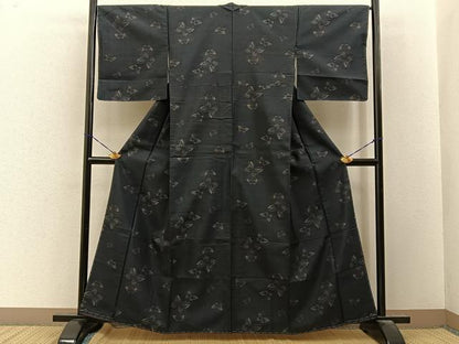 平和屋着物■本場大島紬　舞蝶文　正絹　逸品　未使用　BAAY8036hj