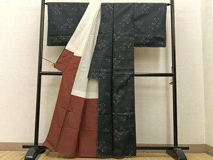 平和屋着物■本場大島紬　舞蝶文　正絹　逸品　未使用　BAAY8036hj