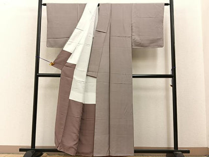 平和屋着物■上質な色無地　胡桃染色　お召縮緬　正絹　逸品　未使用　BAAY8060hj