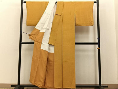 平和屋着物●上質な色無地　黄朽葉色　鬼しぼ縮緬　正絹　逸品　BAAY8238hj