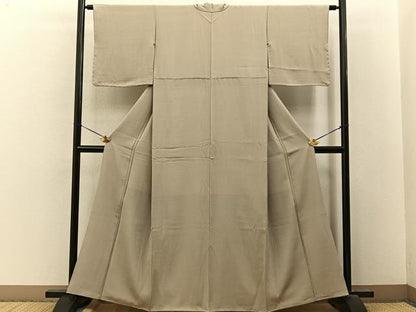 平和屋着物●上質な色無地　白橡色　お召縮緬　正絹　逸品　BAAY8240hj