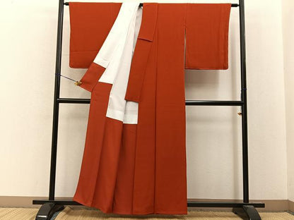 平和屋着物●上質な色無地　弁柄色　鬼しぼ縮緬　正絹　逸品　BAAY8290hj