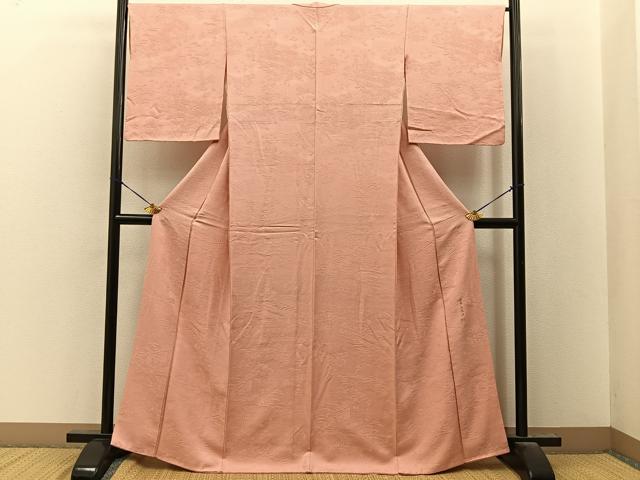 平和屋着物●染色作家　奥田祐斎監修　色無地　平安人物地紋　赤香色　正絹　逸品　BAAY8297hj