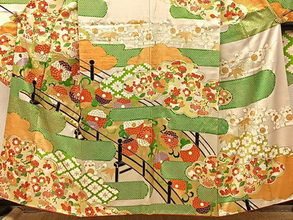 平和屋着物■豪華振袖　駒刺繍　渡橋雲取菊文　金彩　正絹　逸品　BAAY8396hj