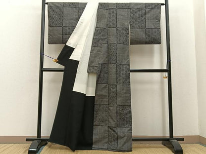 平和屋着物●本場大島紬　7マルキ　120亀甲　市松麻の葉文様　正絹　逸品　BAAY8410hj