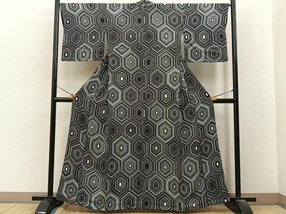 平和屋着物■上質な小紋　子持ち亀甲　黒地　正絹　逸品　BAAY8430hj