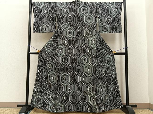 平和屋着物■上質な小紋　子持ち亀甲　黒地　正絹　逸品　BAAY8430hj