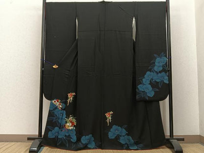平和屋着物●豪華振袖　駒刺繍　飾花文　黒地　金彩　正絹　逸品　BAAY8492hj