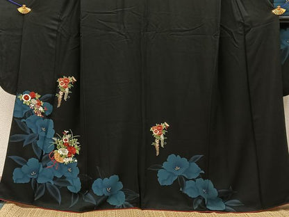 平和屋着物●豪華振袖　駒刺繍　飾花文　黒地　金彩　正絹　逸品　BAAY8492hj