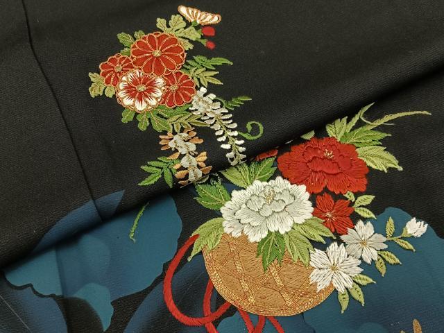 平和屋着物●豪華振袖　駒刺繍　飾花文　黒地　金彩　正絹　逸品　BAAY8492hj