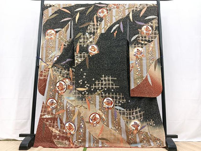 平和屋着物●豪華振袖　駒刺繍　花蝶文　暈し染め　黒地　金彩　正絹　逸品　BAAY9269yc