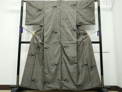 平和屋着物●本場大島紬 泥染め 9マルキ 群鶴文 正絹 逸品 CAAK4062vf