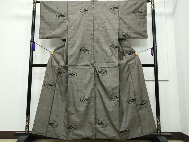 平和屋着物●本場大島紬 泥染め 9マルキ 群鶴文 正絹 逸品 CAAK4062vf