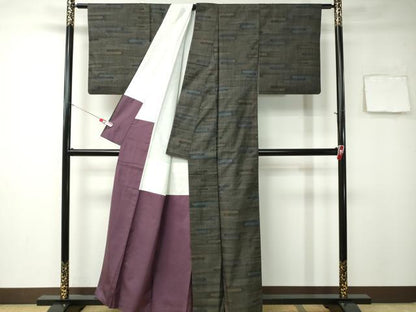 平和屋着物●本場大島紬 泥染め 9マルキ エ霞文 正絹 逸品 CAAR8049vf