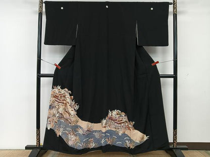 平和屋着物■豪華黒留袖　駒刺繍　水辺風景文　金彩　正絹　逸品　CAAP5640kb