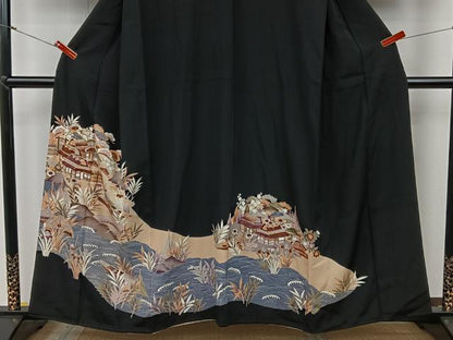 平和屋着物■豪華黒留袖　駒刺繍　水辺風景文　金彩　正絹　逸品　CAAP5640kb