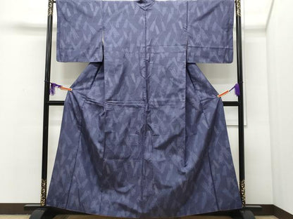 平和屋着物●本場大島紬　矢羽根草花文　正絹　逸品　CAAQ9124vf