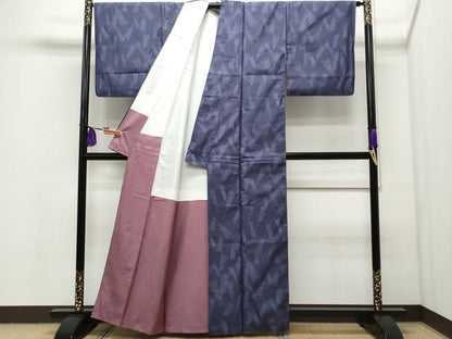 平和屋着物●本場大島紬　矢羽根草花文　正絹　逸品　CAAQ9124vf