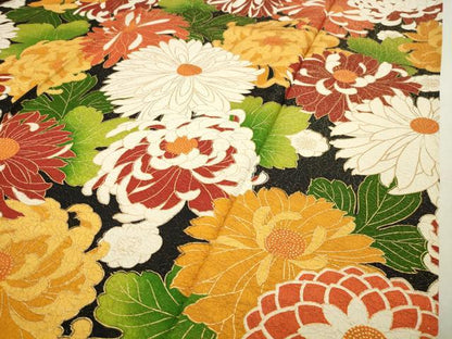 平和屋着物●豪華振袖 駒刺繍 乱菊花文 黒地 金彩 金通し地 正絹 逸品 CAAR0829gh