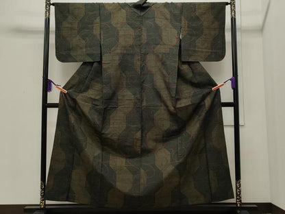 平和屋着物▽本場大島紬　単衣　7マルキ　泥染め　亀甲唐草文　正絹　逸品　CAAR4906ut
