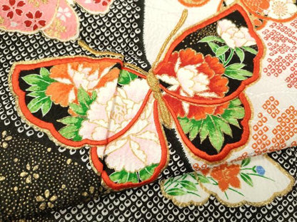 平和屋着物[]七五三　女の子　７歳　祝着　四つ身　刺繍　舞蝶草花文　金彩　洗える着物　CAAR6795ze