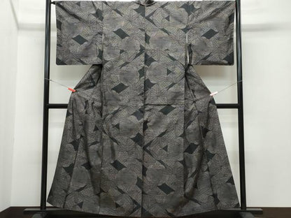 平和屋着物●本場大島紬 7マルキ 泥染め 笹梅七宝文 正絹 逸品 CAAR8215vf