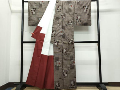 平和屋着物●本場大島紬 7マルキ 泥染め 笹花片輪車文 正絹 逸品 未使用 CAAR8248vf
