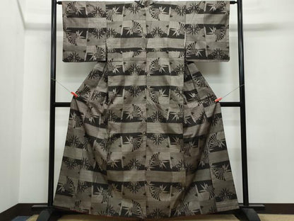 平和屋着物●本場大島紬 7マルキ 泥染め 扇面笹文 正絹 逸品 CAAR8377vf