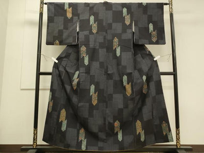 平和屋着物●結城紬 100亀甲 矢羽更紗花文 正絹 逸品 CAAS0059th