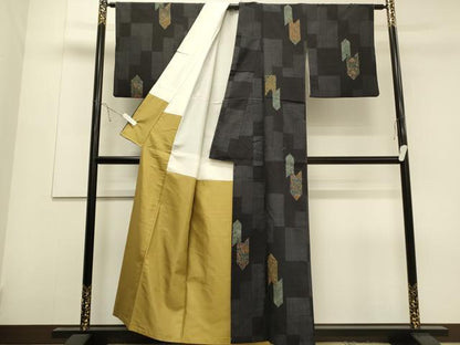 平和屋着物●結城紬 100亀甲 矢羽更紗花文 正絹 逸品 CAAS0059th