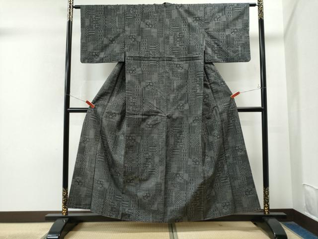 平和屋着物●本場大島紬　7マルキ　色紙重ね吉祥花唐草文　正絹　逸品　CAAS7168yc