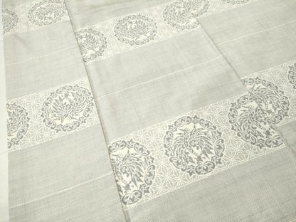 平和屋着物●本場大島紬　白大島　7マルキ　横段鳳凰花唐草丸文　正絹　逸品　CAAS7208yc