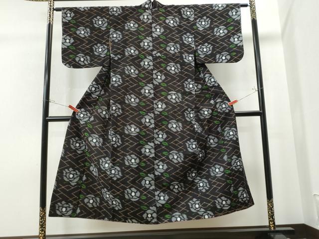 平和屋着物●久留米絣　舞花文　黒地　綿　逸品　未使用　CAAS7213yc