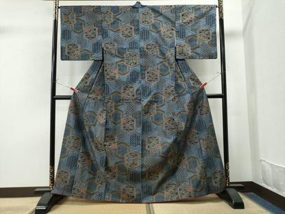 平和屋着物●本場大島紬　7マルキ　亀甲吉祥浜松花文　正絹　逸品　CAAS7555yc