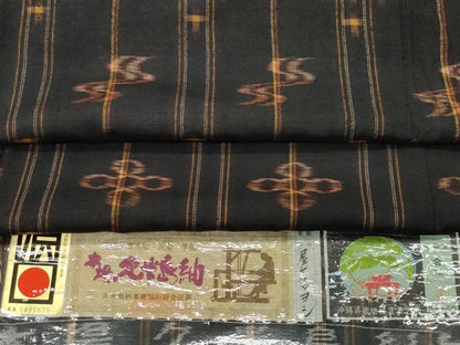 平和屋着物●国指定重要無形文化財　本場久米島紬　屋々名ヨシ作　手織　絣文様　上代50万　証紙付き　正絹　逸品　CAAS8411vf