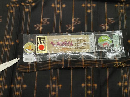 平和屋着物●国指定重要無形文化財　本場久米島紬　屋々名ヨシ作　手織　絣文様　上代50万　証紙付き　正絹　逸品　CAAS8411vf