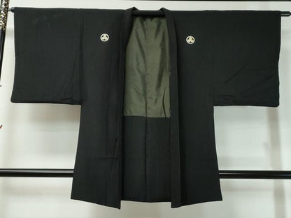 平和屋着物∞男性　黒紋付　羽織　羽裏：松葉色　正絹　逸品　CAAT0481dy