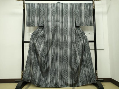 平和屋着物●本場染大島紬 麻の葉文様 正絹 逸品 CAAT0620dy