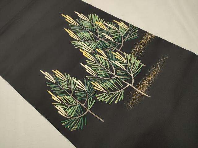 平和屋着物●塩瀬　九寸開き名古屋帯　駒刺繍　枝松文　黒地　金彩　正絹　逸品　CAAT0812hy
