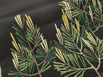 平和屋着物●塩瀬　九寸開き名古屋帯　駒刺繍　枝松文　黒地　金彩　正絹　逸品　CAAT0812hy