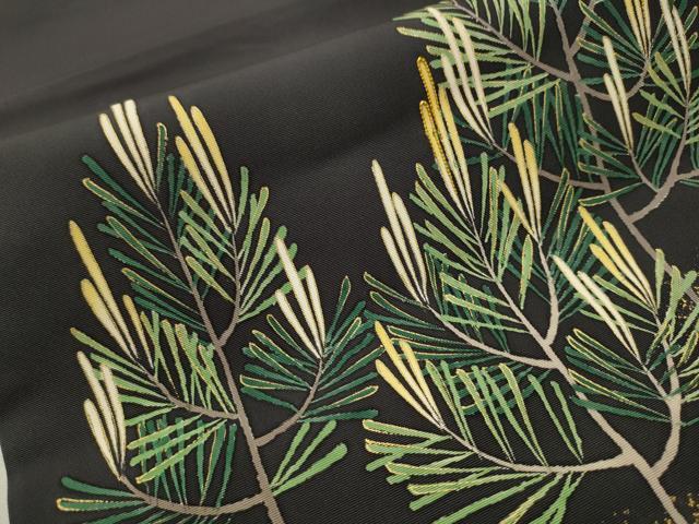 平和屋着物●塩瀬　九寸開き名古屋帯　駒刺繍　枝松文　黒地　金彩　正絹　逸品　CAAT0812hy