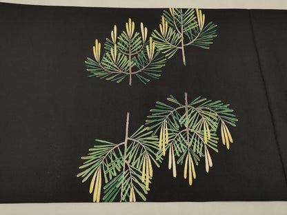 平和屋着物●塩瀬　九寸開き名古屋帯　駒刺繍　枝松文　黒地　金彩　正絹　逸品　CAAT0812hy