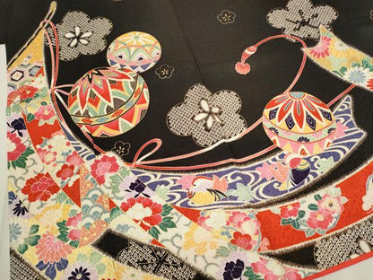 平和屋着物[]七五三　女の子　７歳　祝着　四つ身　松竹梅鞠几帳鴛鴦花文　黒地　金彩　洗える着物　CAAT6301ze