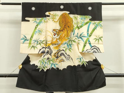 平和屋着物[]お宮参り　男の子　祝着　産着　初着　のしめ　刺繍　虎　笹竹文　金彩　逸品　CAAT6343ze